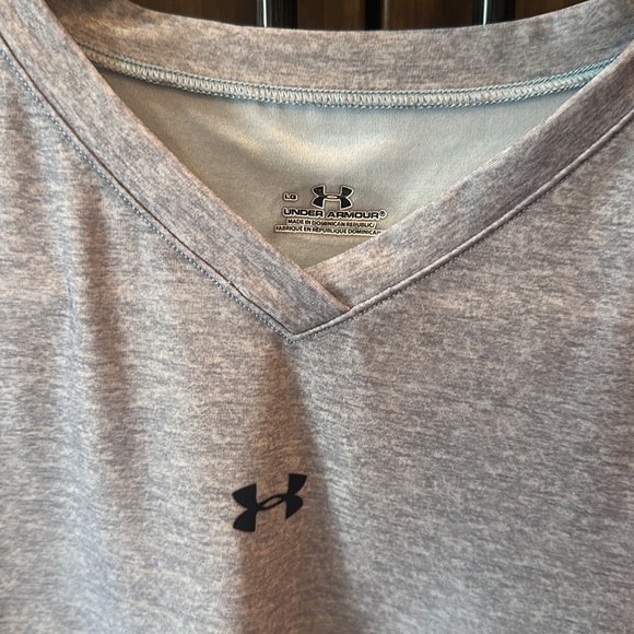 Under Armor Ladies Shirt - Picture 2 of 3